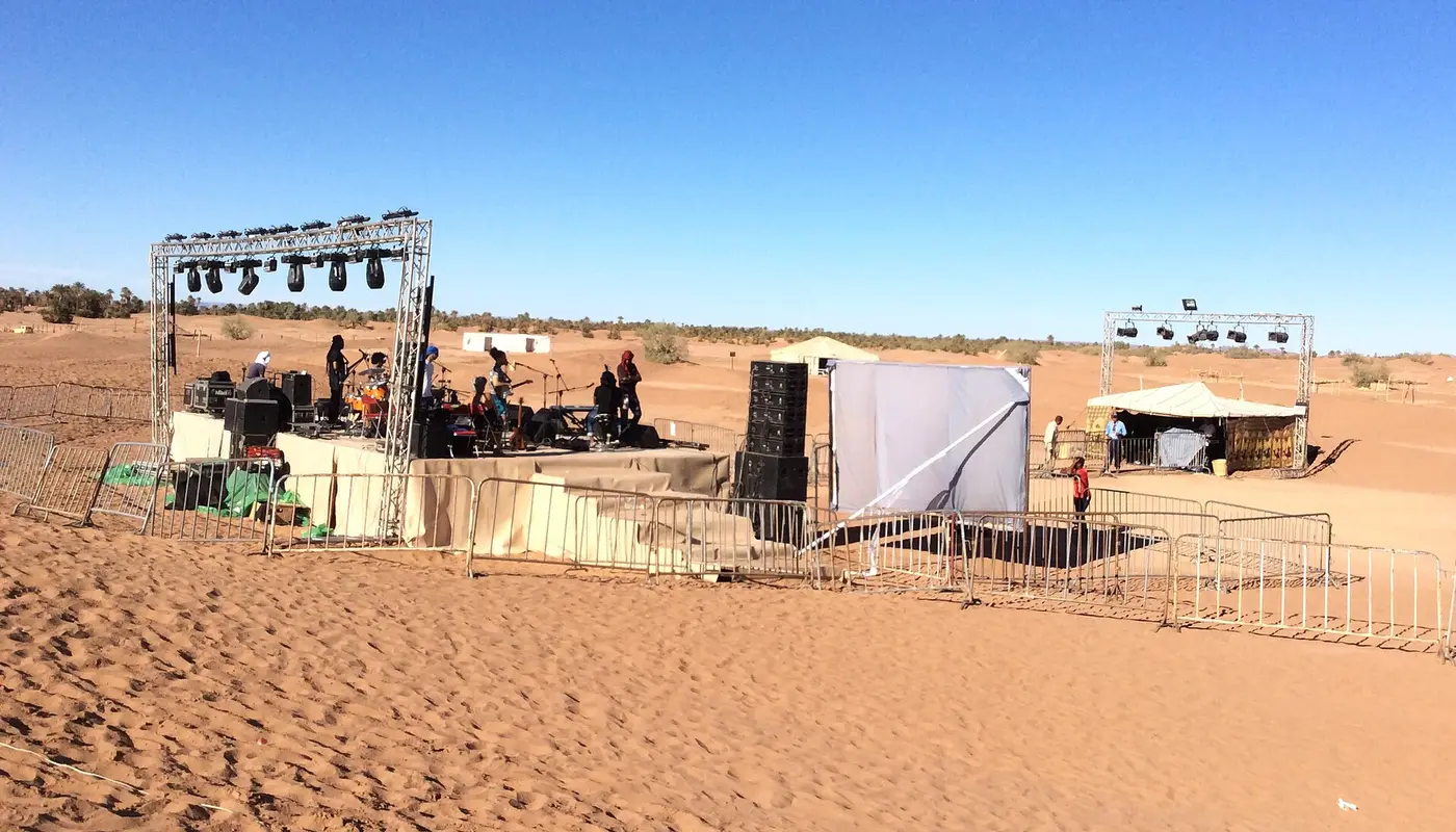 Stage in sight from everywhere